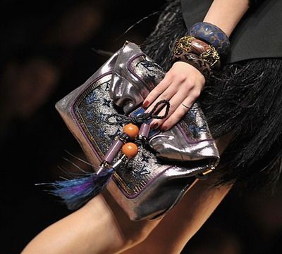 Яркие модели женских сумочек, представленных на Парижской Неделе моды 