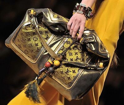 Яркие модели женских сумочек, представленных на Парижской Неделе моды 