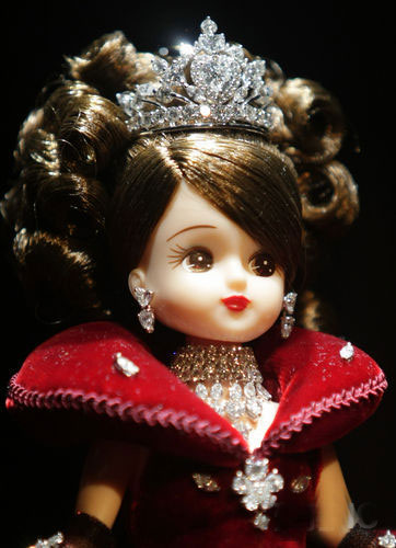 Высокая мода: кукла с роскошными бриллиантами 1