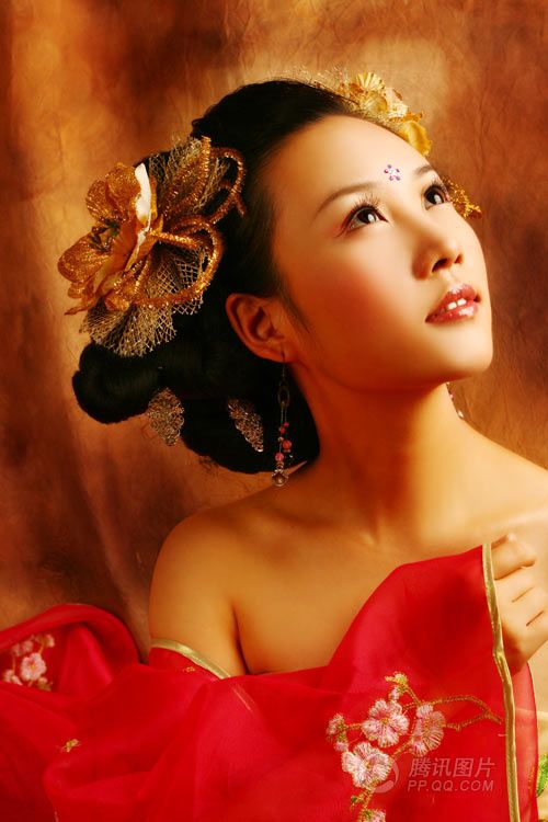 Красавица в китайском древнем наряде