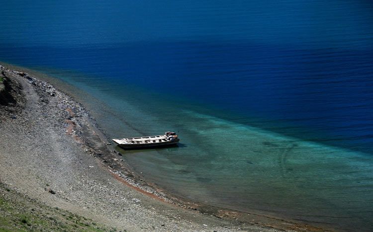 Красивый пейзаж на озере Юмцо