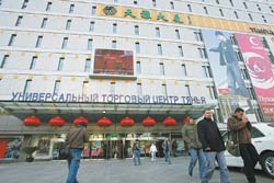 Пекинский рынок одежды «Ябаолу» стал самым крупным в Китае собирательно-распределительным центром по экспорту одежды