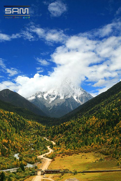 Красивые священные горы Яла