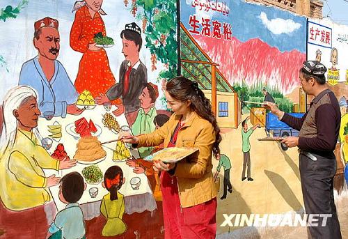 Длинная «культурная стена» появилась в новой деревне Синьцзян-Уйгурского автономного района