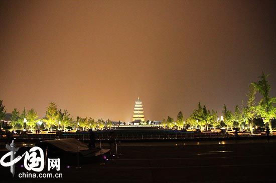 Очаровательные ночные пейзажи древнего города Сиань