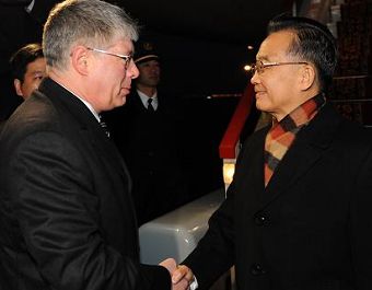 Прибытие премьера Госсовета Вэнь Цзябао КНР в Москву