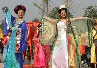 Одежда времен правления династии Хань демонстрирует древнее изящество