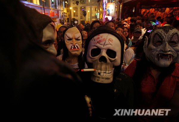 Молодежь города Чанчунь и ОАР Сянган отметила Хэллоуин4