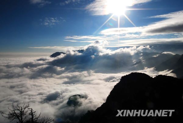 Великолепное море облаков в горах Лушань 