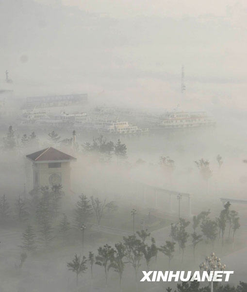 Адвентивный туман в городе Вэйхай провинции Шаньдун