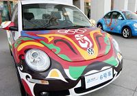 В Пекине прошла выставка автомобилей Фольксваген «Жук», украшенных олимпийской символикой