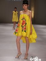 Показ коллекции одежды весенне-летнего сезона 2009 года на Китайской международной неделе моды в Пекине 