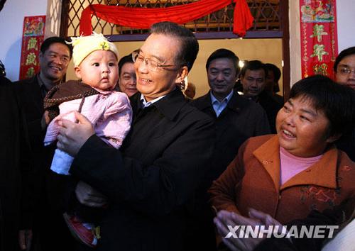 Премьер Вэнь Цзябао совершил инспекционную работу в пострадавших от землетрясения районах провинции Сычуань