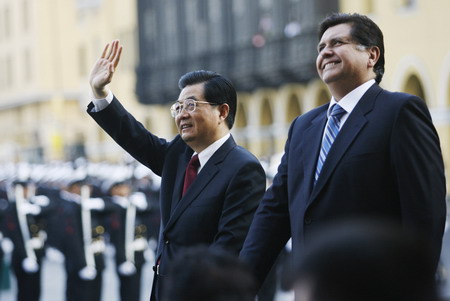 Председатель КНР Ху Цзиньтао прибыл в Перу с визитом, он примет участие в неофициальной встрече лидеров членов АТЭС
