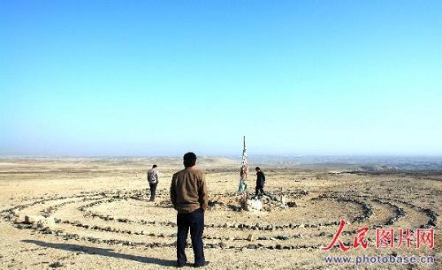 На сервере горы Хояньшань Синьцзян-Уйгурского автономного района обнаружены странные каменные кольца
