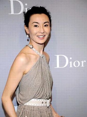 Десять китайских звезд демонстрируют одежду из коллекции известного в мире бренда 1