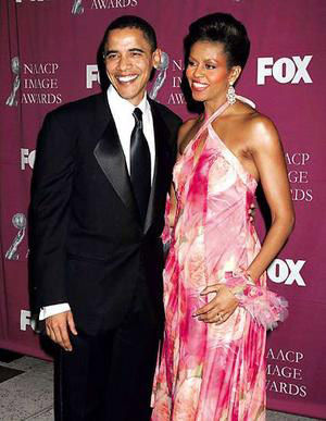 Молодой представительный президент и его красивая супруга