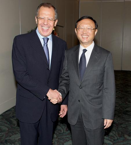 Министр иностранных дел Китая провел встречу с российским коллегой