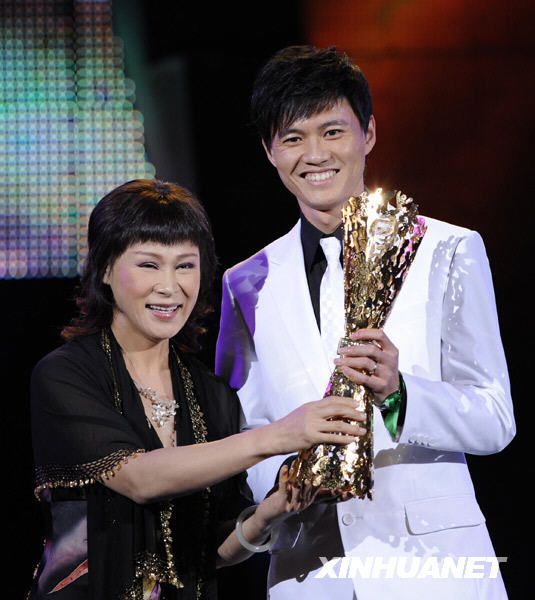 В Китае прошла церемония награждения десяти лучших чемпионов Олимпиады-2008 4