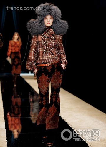 Десять нарядов из коллекции одежды осенне-зимнего сезона 2008 года бренда «Hippie Look» 5