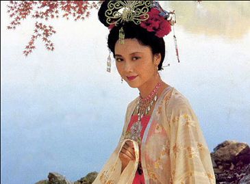 Красавицы в древнекитайских нарядах из китайских телесериалов прошлого века
