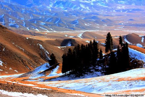 Прекрасная зимняя природа в степи Кэцзыли Синьцзян-Уйгурского автономного района КНР
