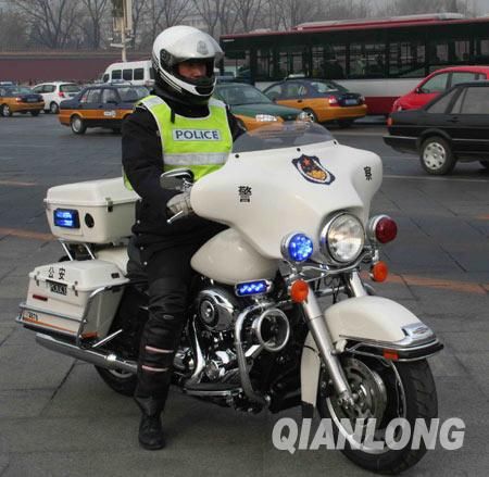 Пекинские полицейские дежурят на новых мотоциклах марки ?Харлей-Дэвидсон? 
