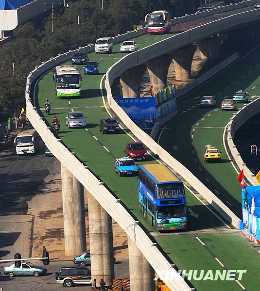 Первая цветная дорога сдана в эксплуатацию в г. Ухань 