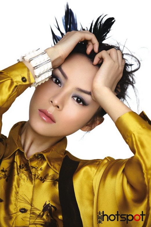 Красивые снимки Чжан Цзинчу в модном журнале «Hotspot»