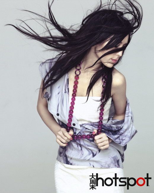 Красивые снимки Чжан Цзинчу в модном журнале «Hotspot»