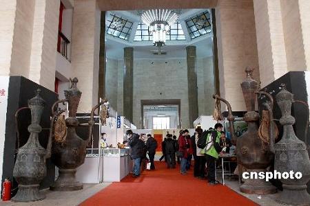 В Пекине прошла выставка коллекций народных произведений Китая