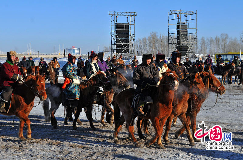 Фотографии с церемонии открытия праздника «Надаам» в городе Хулун-Буир