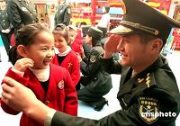 Представители контингента НОАК в Сянгане посетили детский сад и дом престарелых