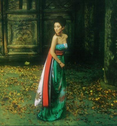 Красивые снимки Гун Ли в модном журнале «HARPER’S BAZAAR»