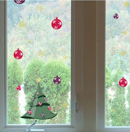 Рождественские украшения на окнах