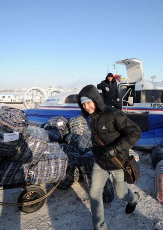 Российские туристы с покупками возвращаются в Благовещенск 