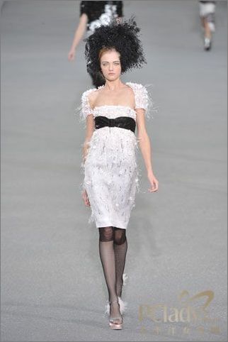 Рекомендуем: 10 вечерних платьев из последней коллекции 2009 года 'Chanel' 1
