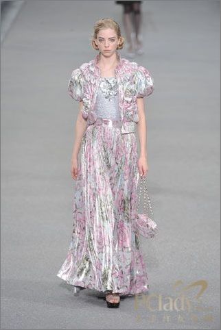 Рекомендуем: 10 вечерних платьев из последней коллекции 2009 года 'Chanel' 5