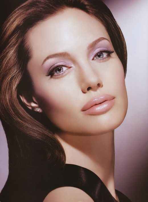 Анджелина Джоли в новых снимках 