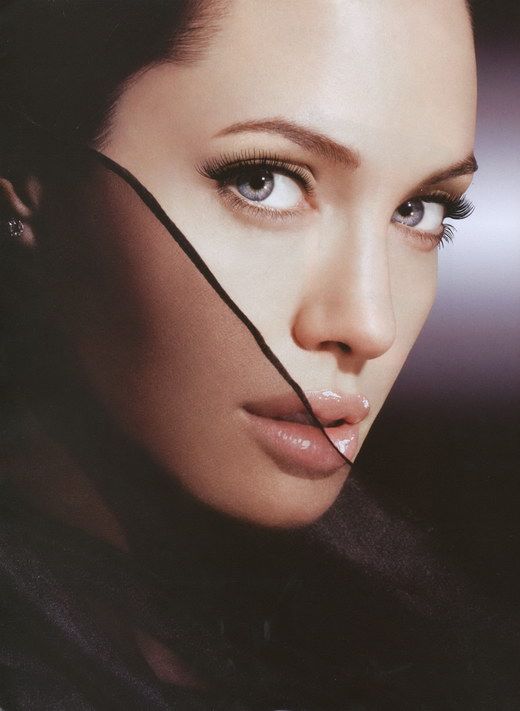 Анджелина Джоли в новых снимках