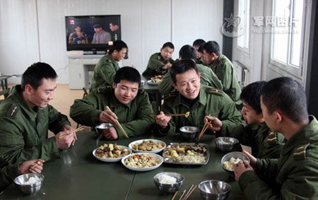 Посещение казарм китайской армии на острове Хэйсяцзы 4