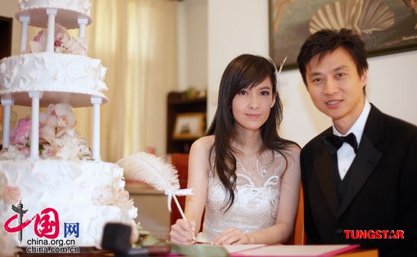  Трогательные свадебные фотографии Чжоу Хуэйминь