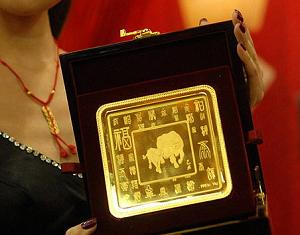 Серия золотых новогодних изделий «Счастливый бык» в Пекине