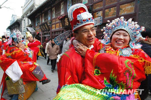 Традиционная коллективная свадьба в провинции Шаньдун 