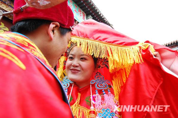 Традиционная коллективная свадьба в провинции Шаньдун 