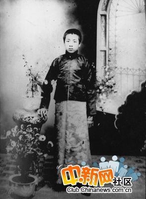 Фотографии в честь первого премьера КНР Чжоу Эньлая 1