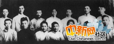 Фотографии в честь первого премьера КНР Чжоу Эньлая 4