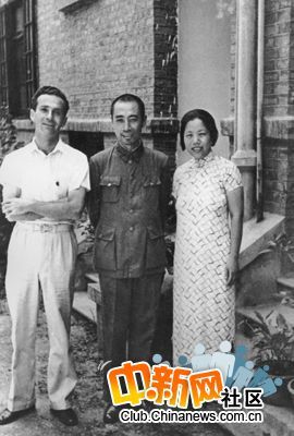 Фотографии в честь первого премьера КНР Чжоу Эньлая 16