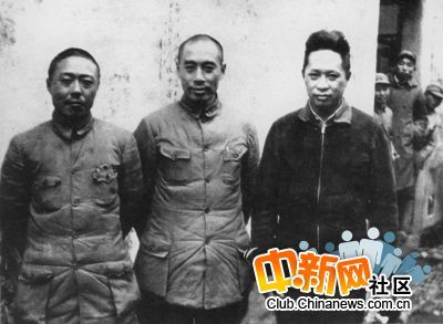 Фотографии в честь первого премьера КНР Чжоу Эньлая 17