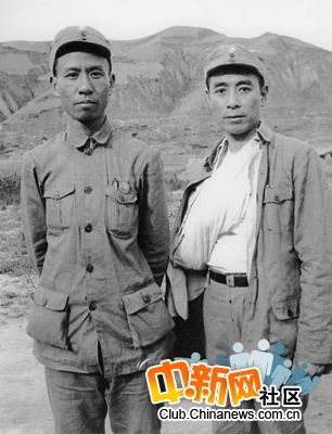 Фотографии в честь первого премьера КНР Чжоу Эньлая 18